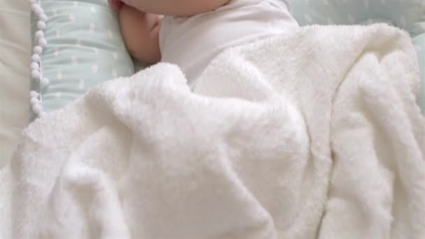 Cute baby is sleeping on the bed. Top view. — Stock Video