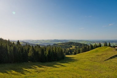 Orman dağları ile manzara.