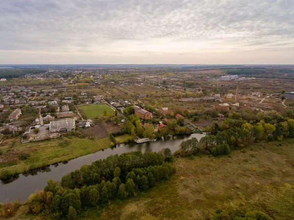 Pueblo Europeo Río Bosque Vista Aérea —  Fotos de Stock