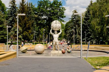Vinnytsia, Ukrayna - Temmuz 2020: Astronotlar hakkında kaynak manzarası.