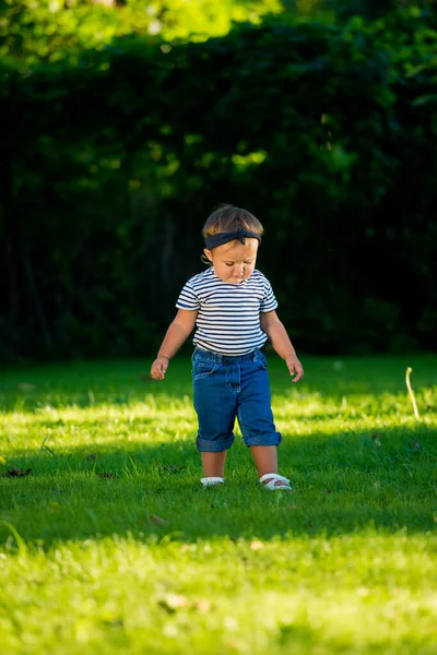 Angry Baby Girl Walking Lawn Park — Stock Photo, Image