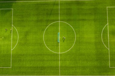 Futbol sahasının en üst görüntüsü.