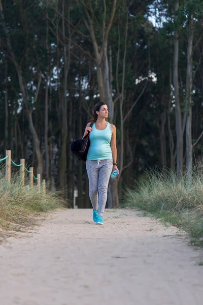 Mãe Expectante Desportiva Alegre Após Treino Fitness Saudável Livre Natureza — Fotografia de Stock