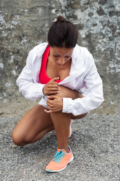 Sporty Woman Suffering Painful Running Knee Injury — Stock Photo, Image
