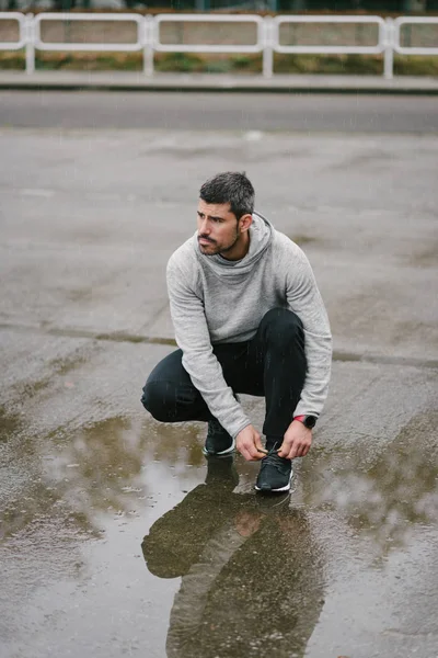 Homem Desportivo Preparando Para Inverno Corrida Urbana Exercício Fitness Livre — Fotografia de Stock