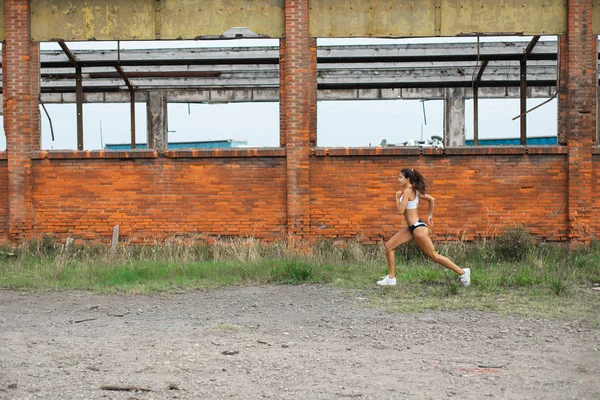 Young Female Athlete Running Old Industrial Ruins Sporty Fit Woman — Stock Photo, Image