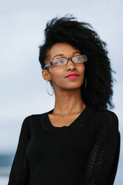 Retrato Joven Mujer Negocios Con Estilo Urbano Seguro — Foto de Stock