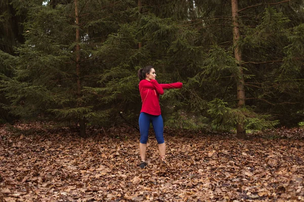 Mujer Joven Deportiva Entrenando Otoño Parque Corredor Femenina Haciendo Ejercicio — Foto de Stock