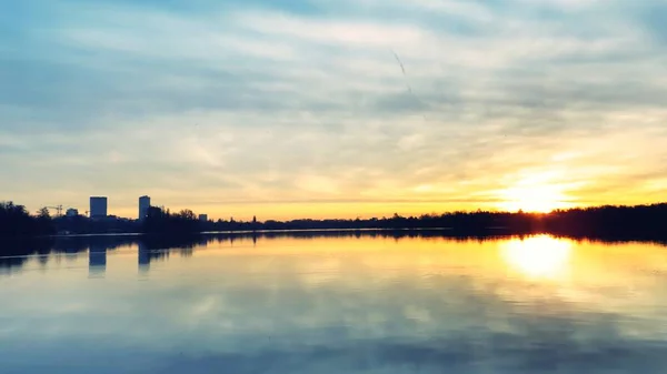 Herastrau Park, Bükreş, Romanya güneş doğarken