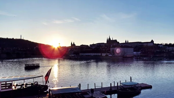 Sonnenuntergang Über Der Moldau Mit Prager Burg Hintergrund Prag Tschechische — Stockfoto