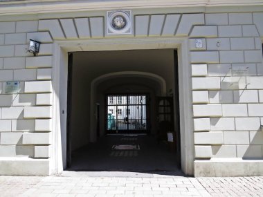 Bir Arcade sıkışarak tarihi bina giriş