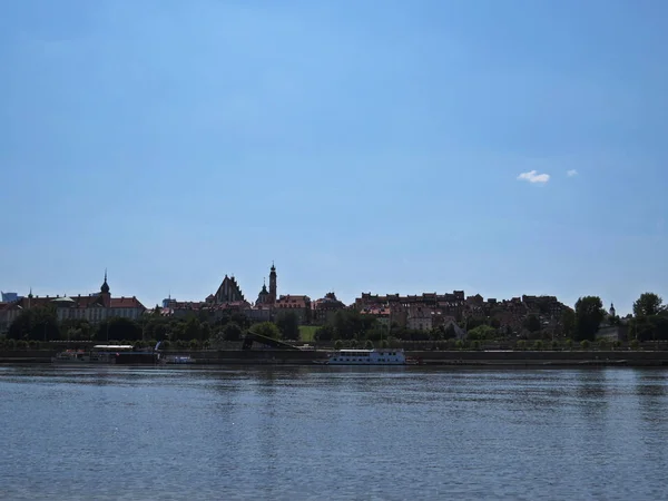 Varşova Old Town karşısında nehir banka, Varşova, Polonya, Mayıs 2018 manzaraya