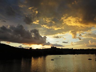 Sunset, Hradcany, Çek Cumhuriyeti sırasında Prag eski tarihi kale güzel bir Panorama