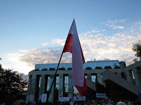 Lehçe Yargıtay karşı hükümetin reformlar, 3 Temmuz 2017, Varşova, Polonya önünde protesto