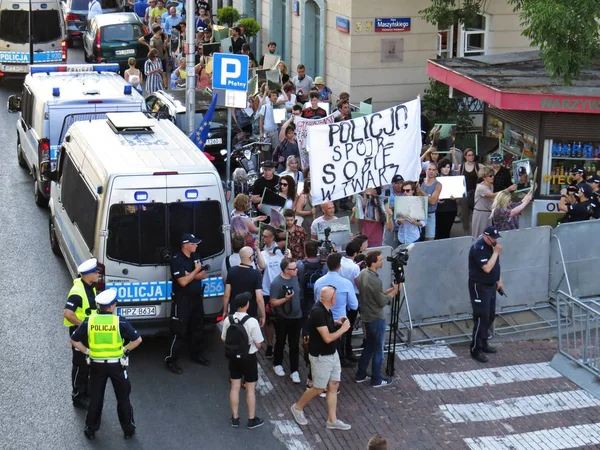 24 Temmuz 2018, Varşova, Polonya Lehçe Senato ve Meclis, önünde protestolar