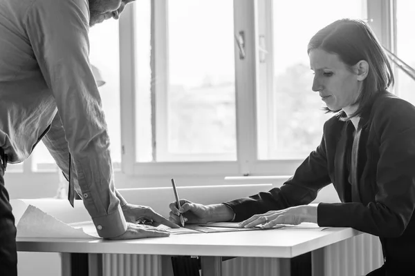 Imagen Blanco Negro Los Socios Estudio Diseño Oficina Arquitectos Que —  Fotos de Stock