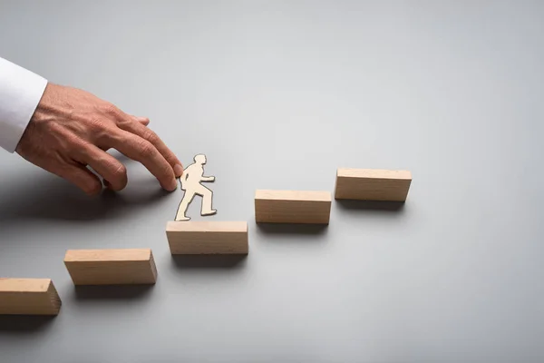 Empresario Subiendo Los Escalones Hacia Éxito Avance Una Imagen Conceptual —  Fotos de Stock