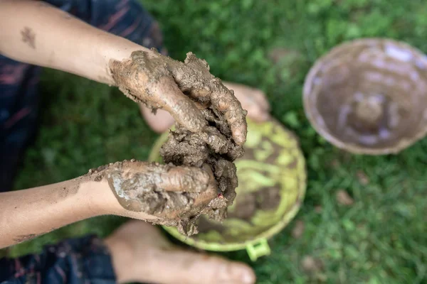 Vista Cerca Superior Niño Pequeño Jugando Con Barro Teniendo Sus — Foto de Stock