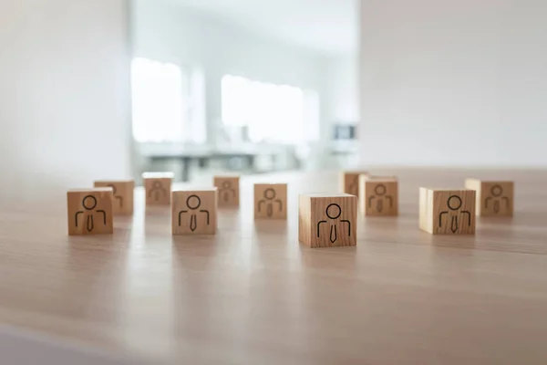 Blocs Bois Avec Icône Personnes Placés Sur Bureau Bois — Photo