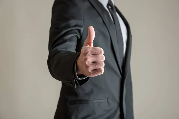 Vista Frontal Del Hombre Negocios Mostrando Signo Pulgares Hacia Arriba — Foto de Stock