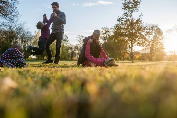 Valores Familiares Felicidad Familia Cinco Personas Que Pasan Tiempo Calidad — Foto de Stock