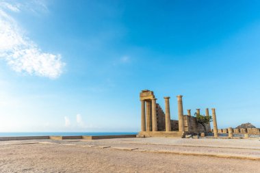 Lindos akropolisi antik sütunların görünümünü