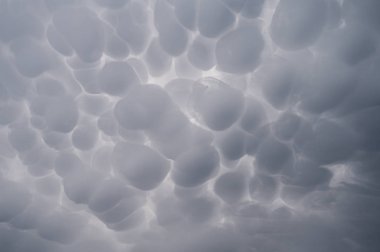 Mammatus bulut su manzarası