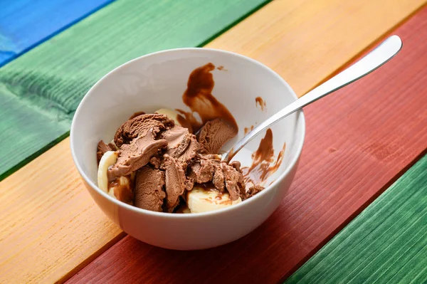 Cup of chocolate ice cream with fresh banana — Stock Photo, Image