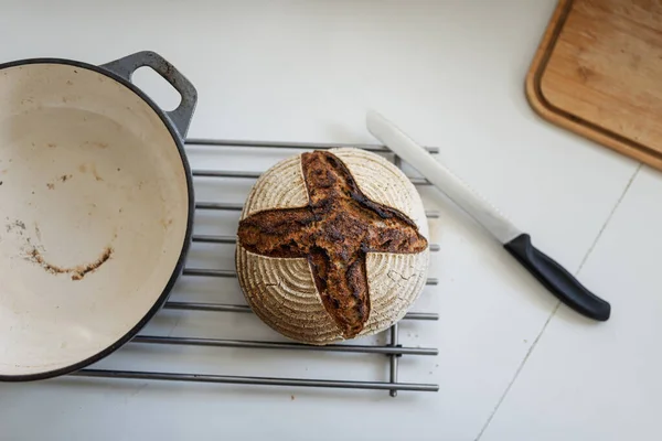 Φρεσκοψημένο σπιτικό ψωμί — Φωτογραφία Αρχείου