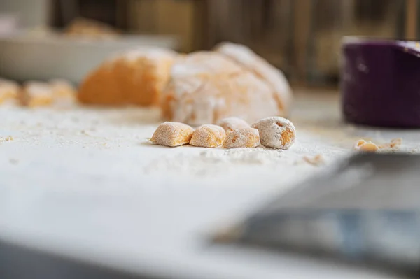 Vista Angolo Basso Gnocchi Patate Dolci Fatti Casa Pasta Bancone — Foto Stock