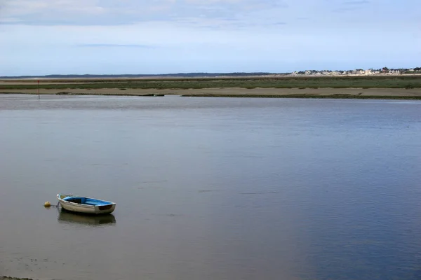 Vue Panoramique Sur Eau Calme Lac Bateau Bois — Photo