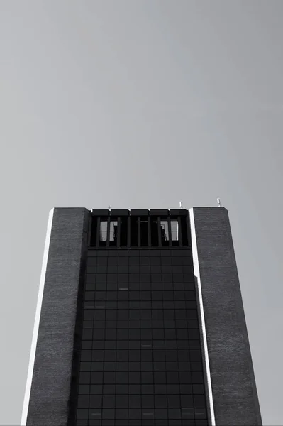 Solid Monolithic Tower Sky Background Black White — Stock Photo, Image