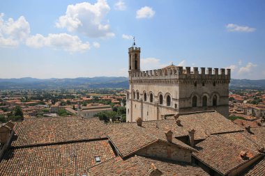 Çatı görünümü görkemli Palazzo dei Consoli Gubbio, İtalya Umbria.