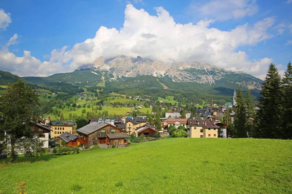 Majestic Dolomites Rise Surrounding Landscape Northern Italy — Stock Photo, Image
