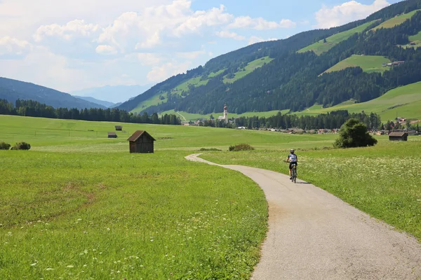 Female Cyclist Rides Her Bicycle Distant Village Beautiful Alpine Valley — Stock Photo, Image