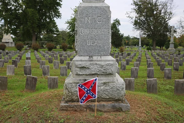 North Carolina Monumentet Omges Konfedererade Gravar Erbjuder Haunting Vittnesbörd Kriget — Stockfoto