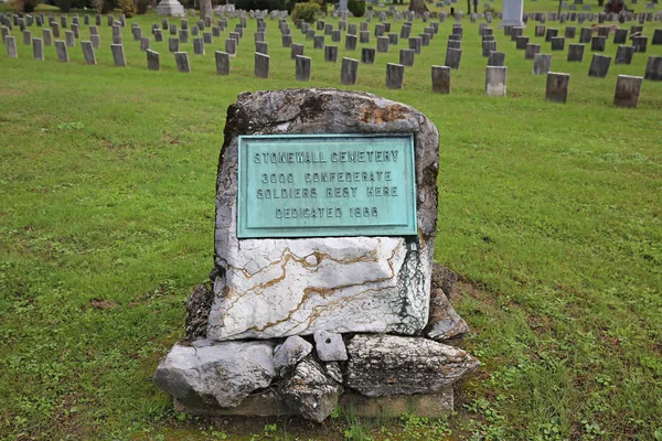 Могили 3000 Конфедерації Солдатів Забезпечує Похмурим Нагадуванням Про Громадянської Війни — стокове фото