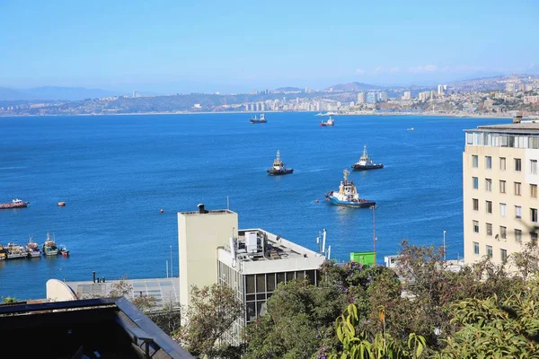 Tugboats Ships Populate Beautifully Blue Harbor Historic City Valparaiso Chile — Stock Photo, Image