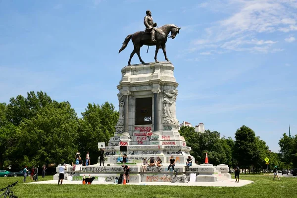 Estatua Robert Lee Richmond Virginia Pintada Con Graffiti Durante Las — Foto de Stock