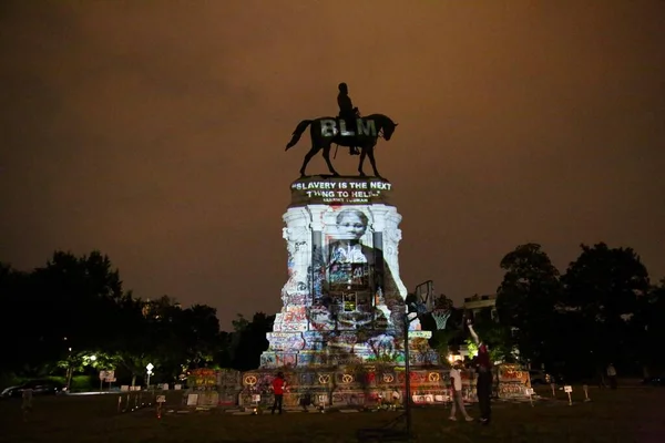 Robert Lee Estátua Richmond Virgínia Com Black Lives Matter Sobreposto Fotos De Bancos De Imagens