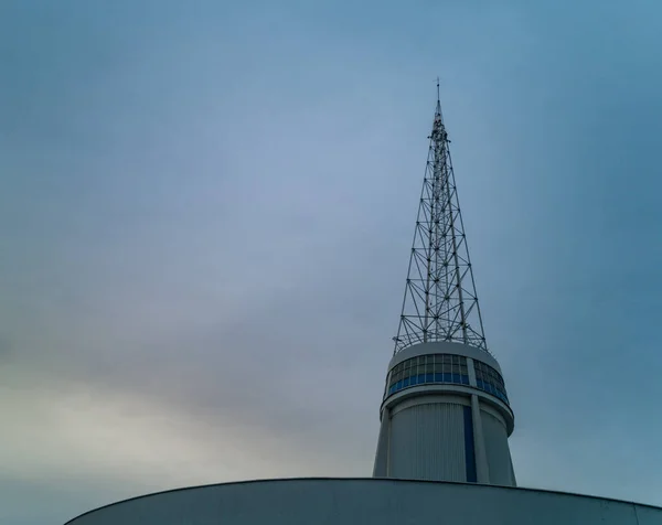 国際ポズナン貿易広場の建物の塔 — ストック写真