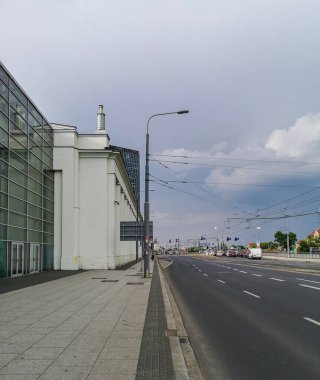 Poznan Polonya 19 Mayıs 2019 Renkli şehir caddeleri fırtınadan önce