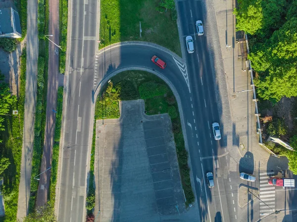 Vista Aérea Para Ruas Longas Cidade Com Poucos Edifícios Carros — Fotografia de Stock