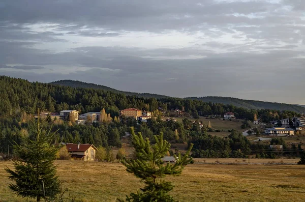 Rodop dağ Bulgaristan'da dinlenme evleri ile Batak baraj
