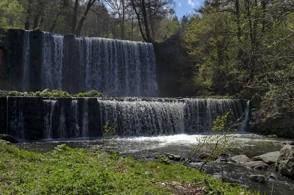 Widok Wodospad Rzece Bistritsa Przez Wieś Pancharevo Miejsce Turystyki Podróży — Zdjęcie stockowe