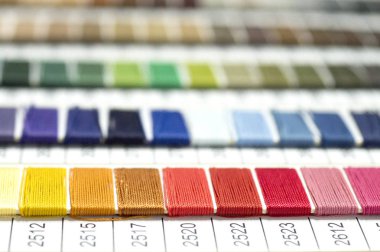 Konu kataloğu. Çok renkli mobilya konu. Tekstil Sanayi arka plan bulanık. Makro, Tasarım kavramı