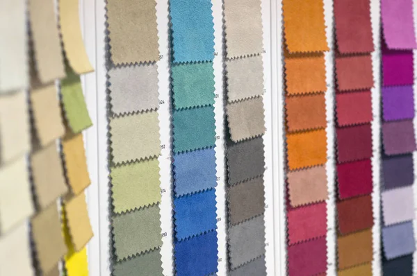 Katalog pestrobarevné tkaniny z matné textilie textury pozadí, hedvábné tkaniny textury, textilní průmysl pozadí — Stock fotografie