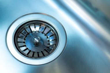 Paslanmaz çelik evye drenaj ile. Portre. Paslanmaz Mutfak sink drenaj