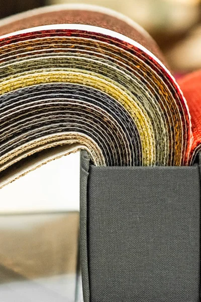 Catálogo de tela multicolor de fondo de textura de tela mate, textura de tela de seda, fondo de la industria textil — Foto de Stock