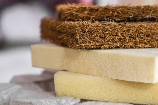 Matrasvuller. Kokosnoot kokosnoot, natuur para latex rubber, memory foam onafhankelijk voorjaar — Stockfoto